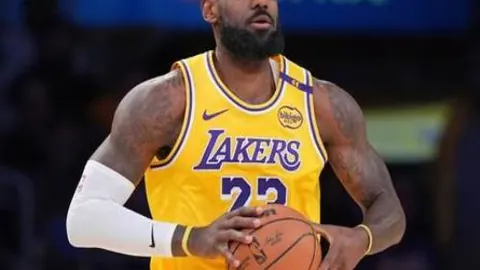 宁忠岩自豪担任亚冬会旗手，家门口荣耀时刻