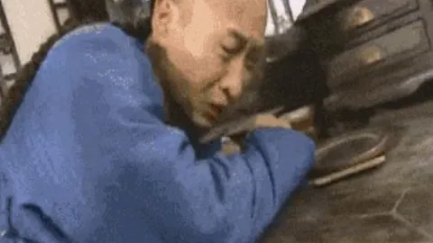 10月26日NBA常规赛：太阳对阵詹姆斯巅峰对决精彩瞬间